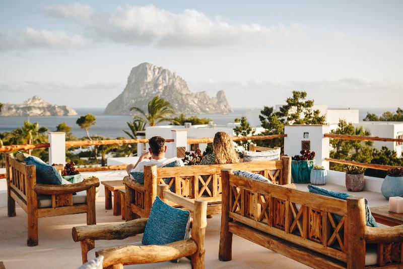 Petunia Ibiza, A Beaumier