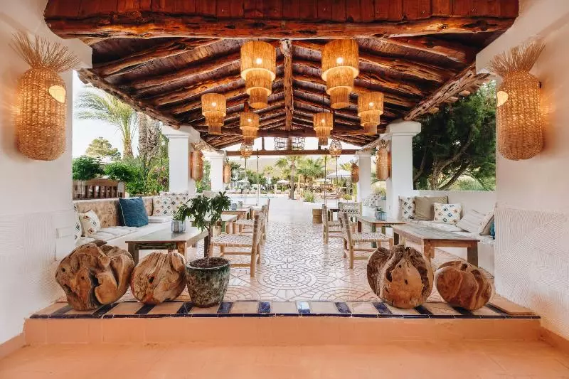 Petunia Ibiza, A Beaumier