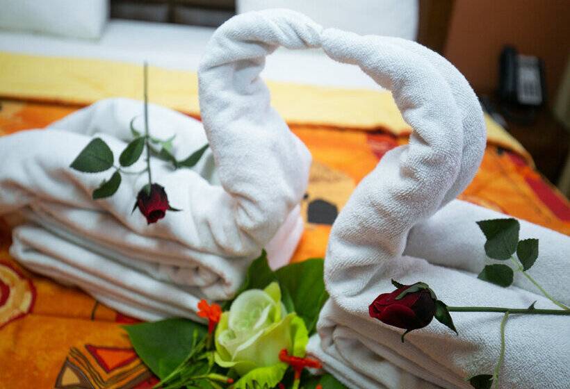 Wakola Hotel Cheikh Anta Diop