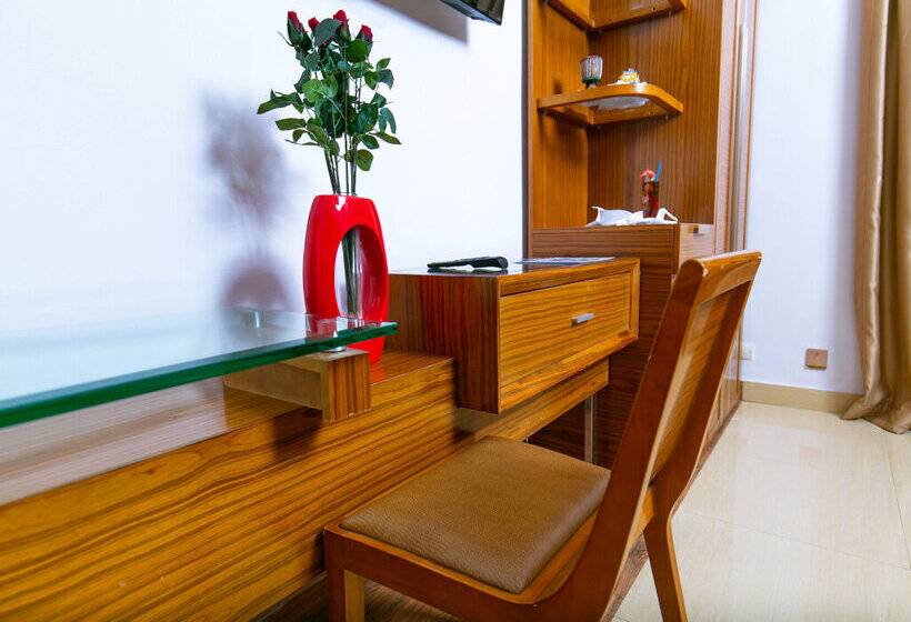 Wakola Hotel Cheikh Anta Diop