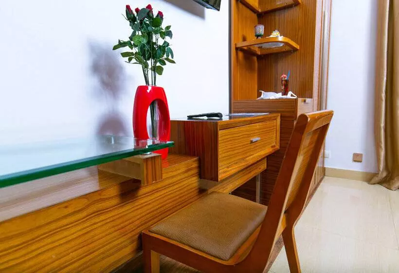 Wakola Hotel Cheikh Anta Diop