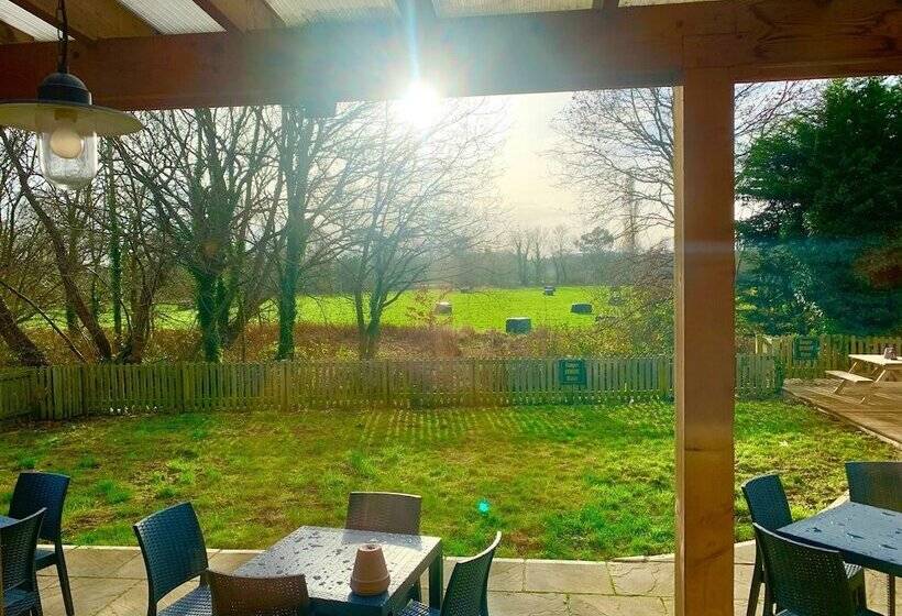 簡易ホテル Crown And Anchor