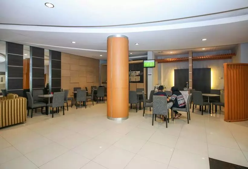 ホテル Airy Kendari Barat Diponegoro 75