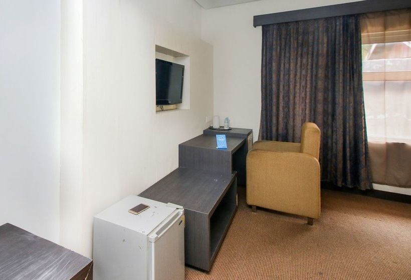 Отель Airy Kendari Barat Diponegoro 75