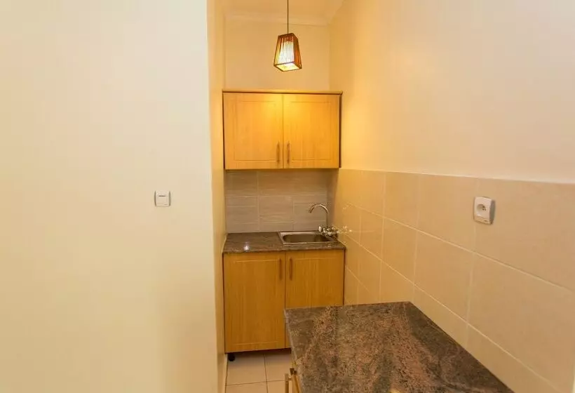 هتل Eden Escape Apartments