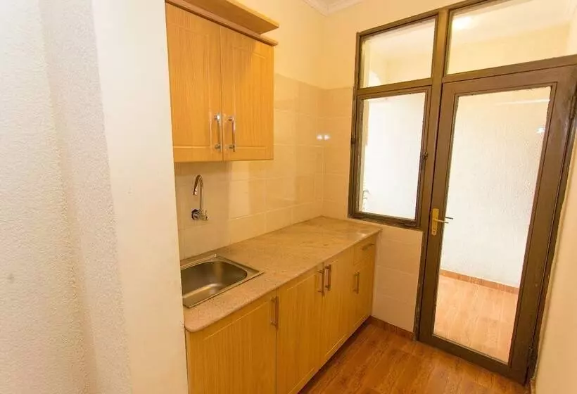 هتل Eden Escape Apartments