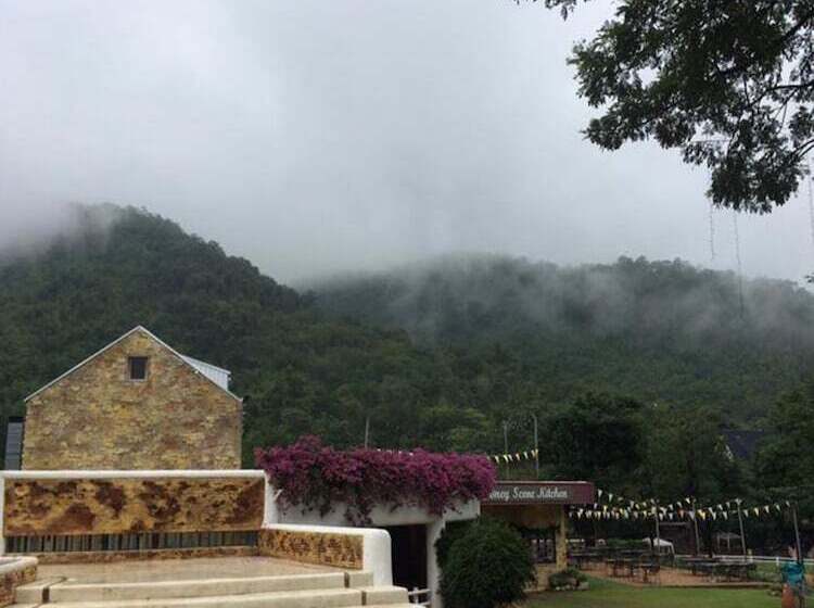 בית מלון כפרי The Nagaya Resort