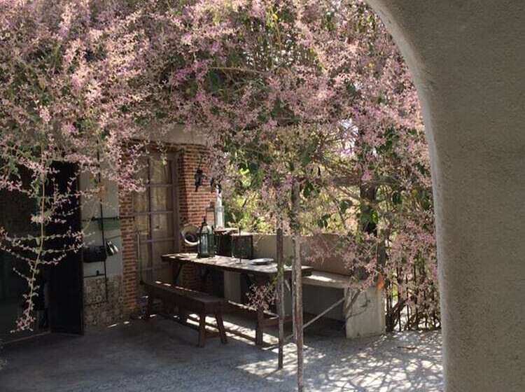 בית מלון כפרי The Nagaya Resort