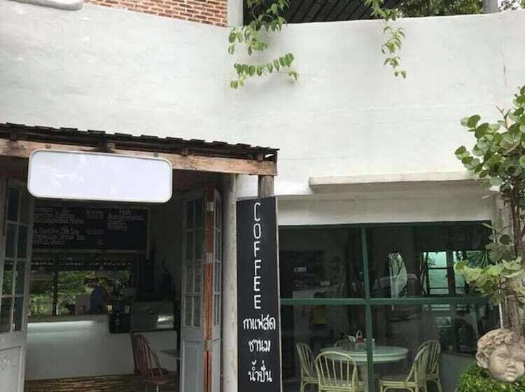 בית מלון כפרי The Nagaya Resort