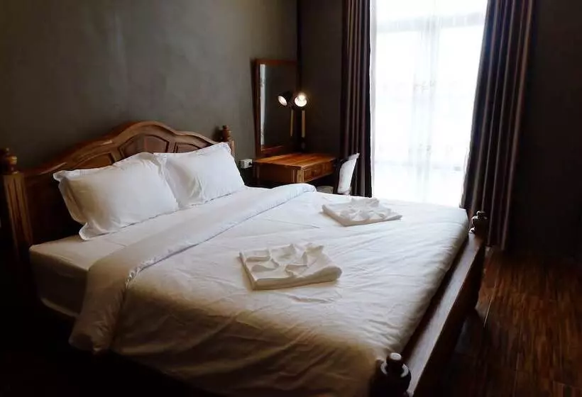 Bloom Cafe & Hostel