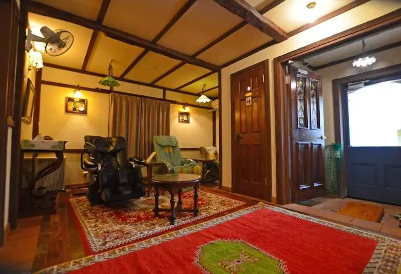 پانسیون Country Hotel Red Fox