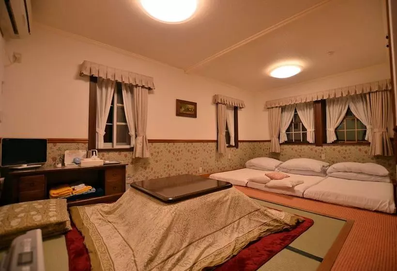پانسیون Country Hotel Red Fox