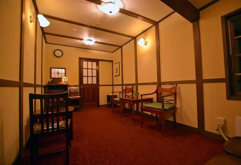 پانسیون Country Hotel Red Fox