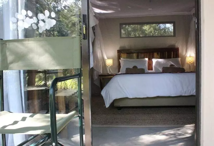 هتل Caprivi Mutoya Lodge And Campsite