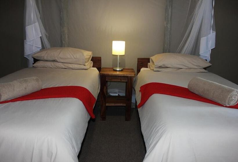 هتل Caprivi Mutoya Lodge And Campsite