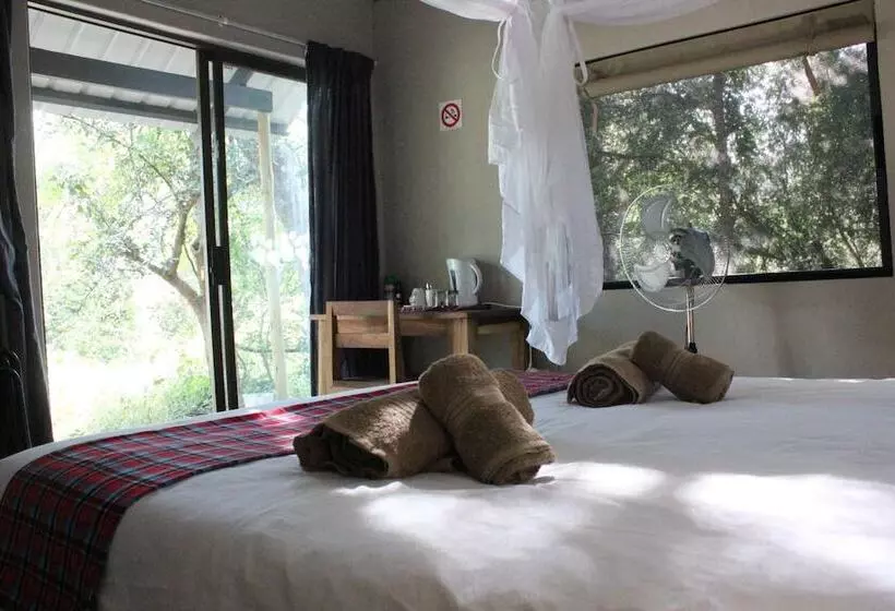 هتل Caprivi Mutoya Lodge And Campsite