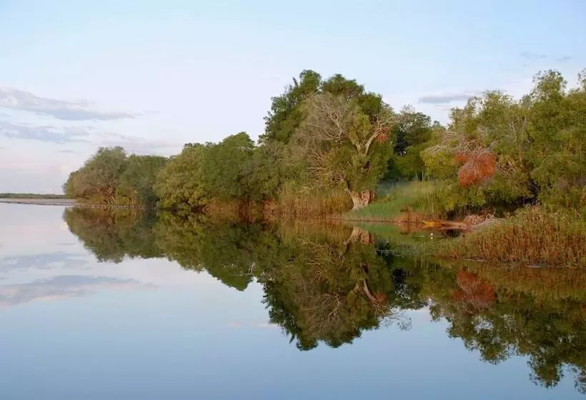 هتل Caprivi Mutoya Lodge And Campsite