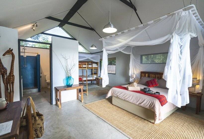 هتل Caprivi Mutoya Lodge And Campsite