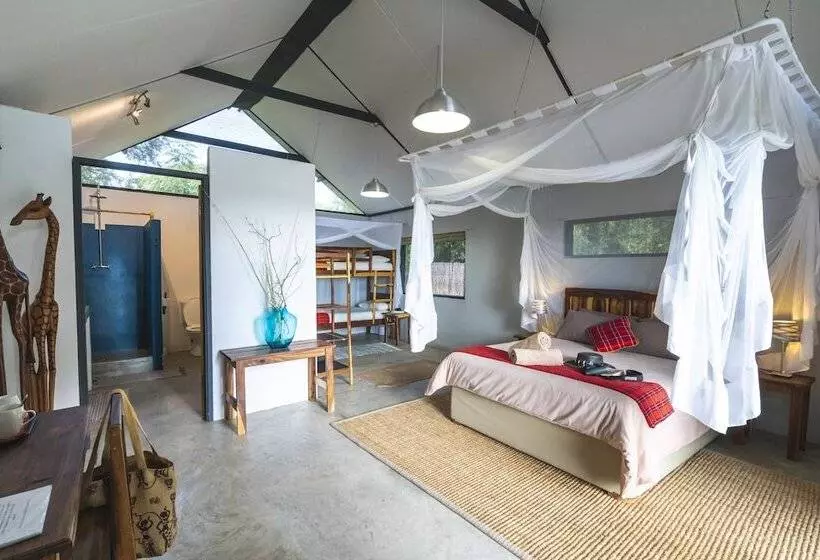 هتل Caprivi Mutoya Lodge And Campsite