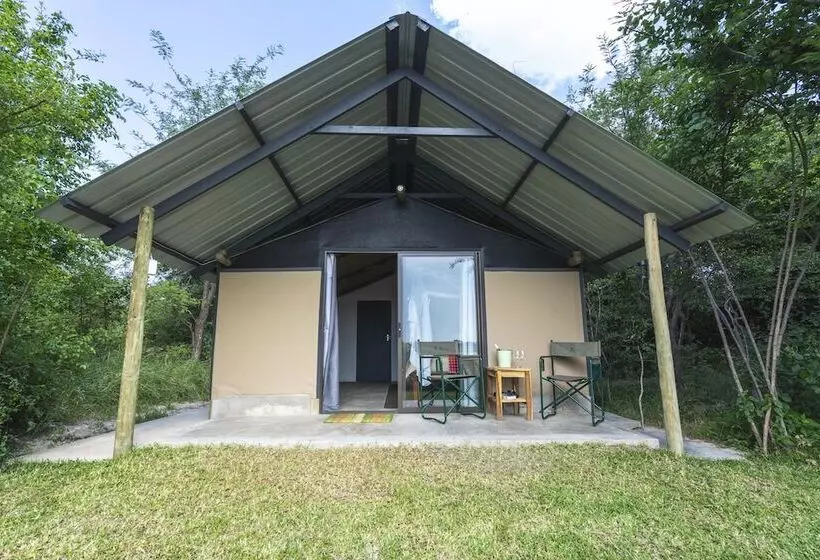 هتل Caprivi Mutoya Lodge And Campsite