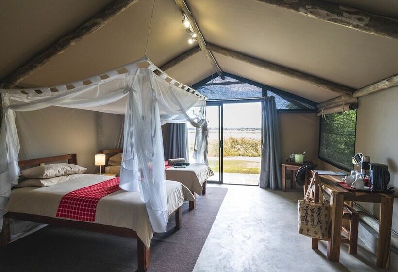 هتل Caprivi Mutoya Lodge And Campsite