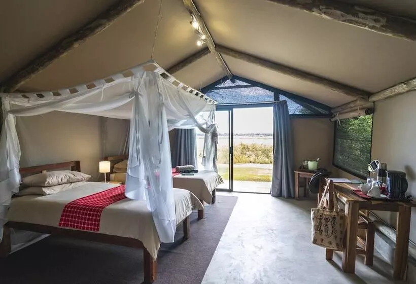 هتل Caprivi Mutoya Lodge And Campsite