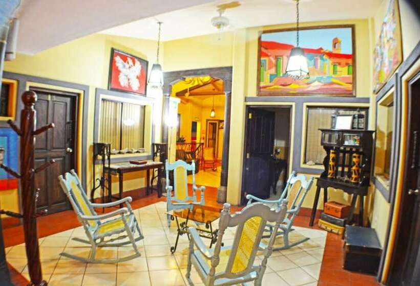 هتل Los Balcones De Chinandega