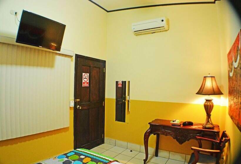 هتل Los Balcones De Chinandega