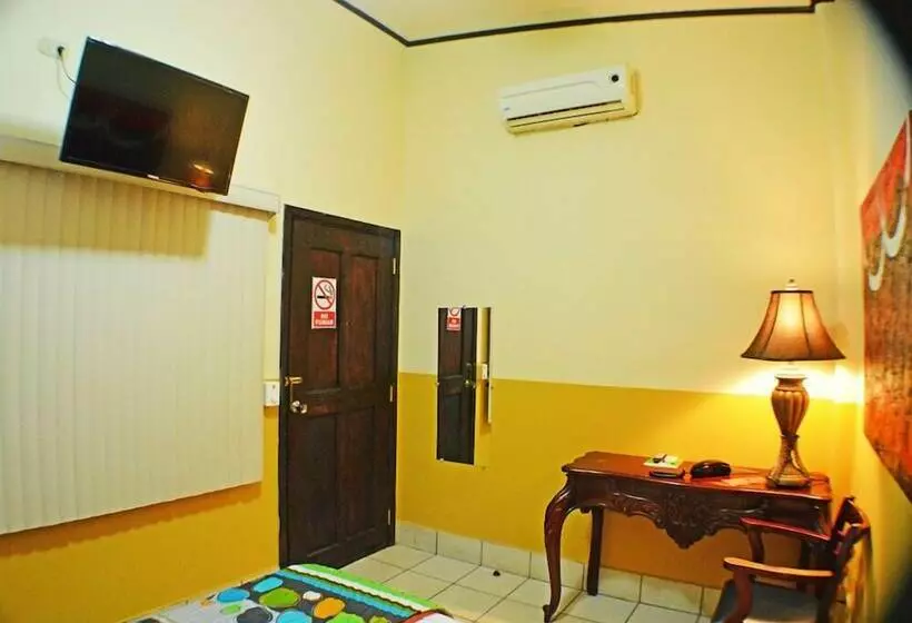 هتل Los Balcones De Chinandega