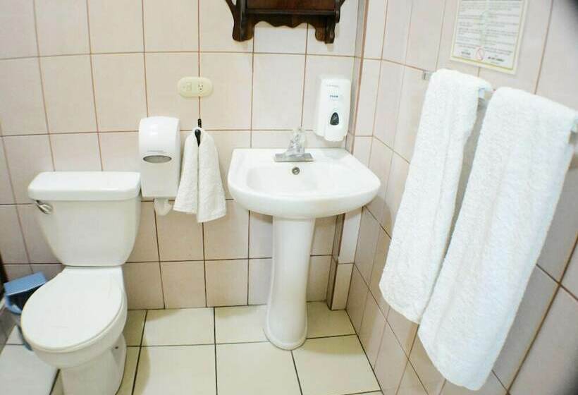 هتل Los Balcones De Chinandega