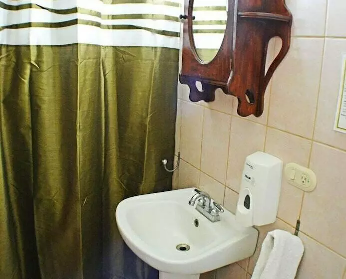 هتل Los Balcones De Chinandega