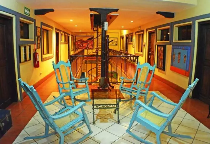 هتل Los Balcones De Chinandega