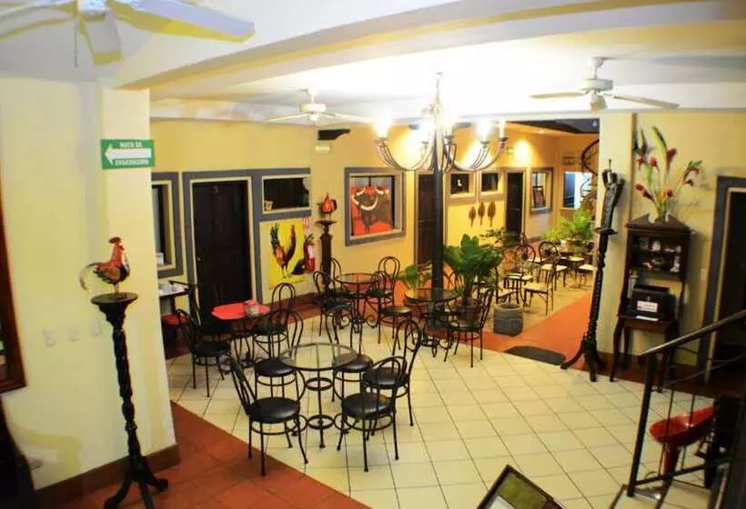هتل Los Balcones De Chinandega