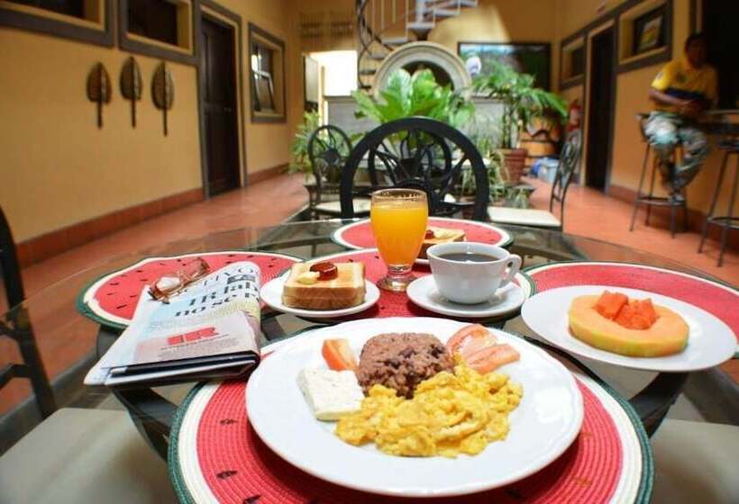 هتل Los Balcones De Chinandega