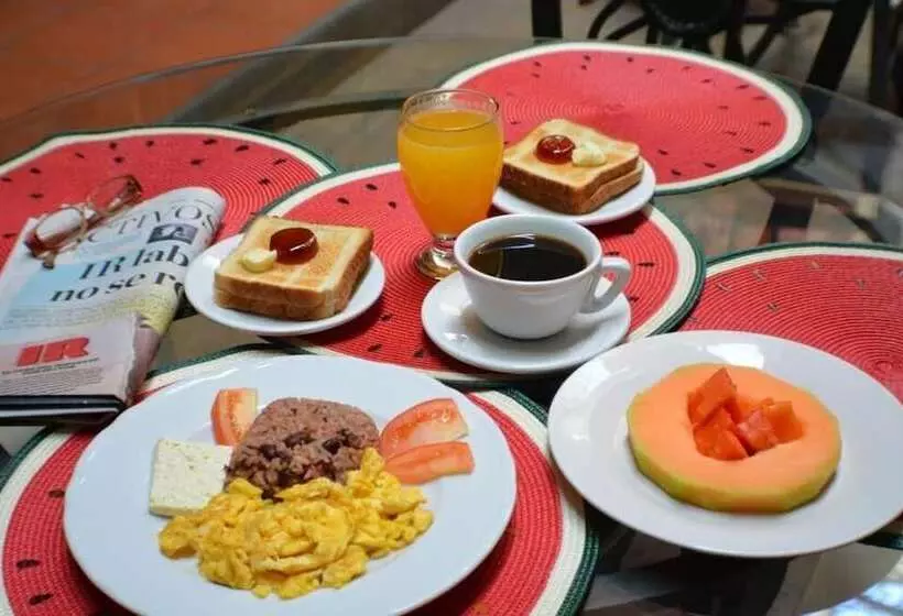 هتل Los Balcones De Chinandega