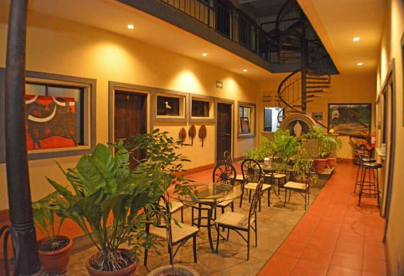 هتل Los Balcones De Chinandega