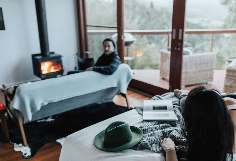 Kangaroo Ridge Retreat