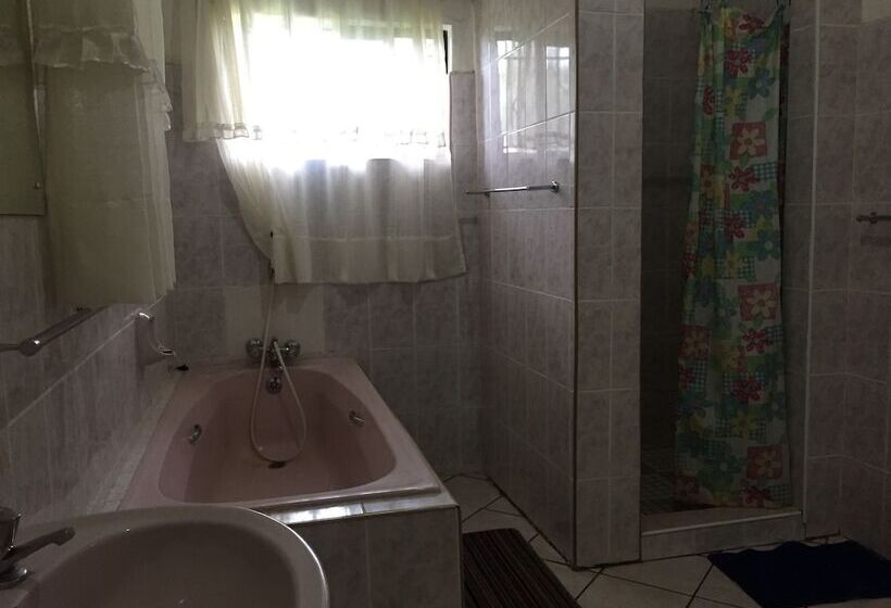 پانسیون Divine Guest House