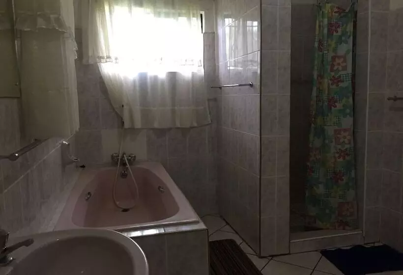 پانسیون Divine Guest House