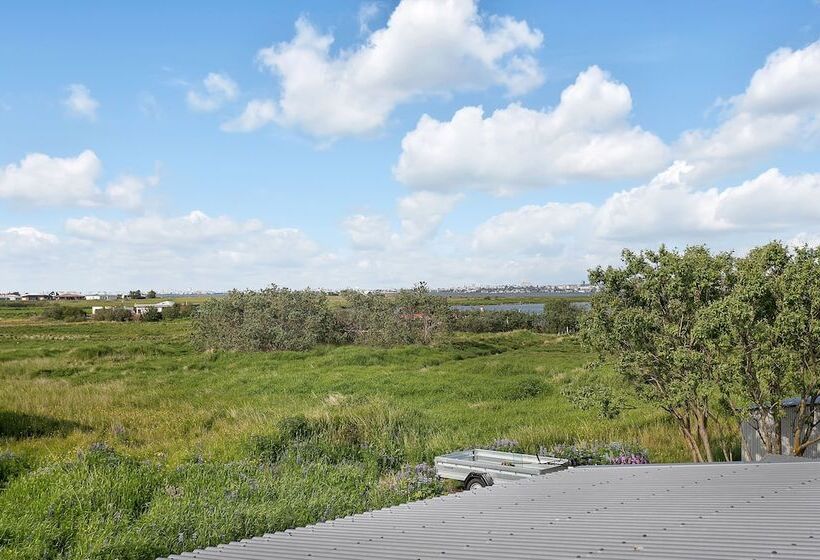 پانسیون Eyvindarholt Guesthouse