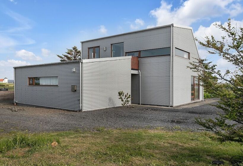 پانسیون Eyvindarholt Guesthouse