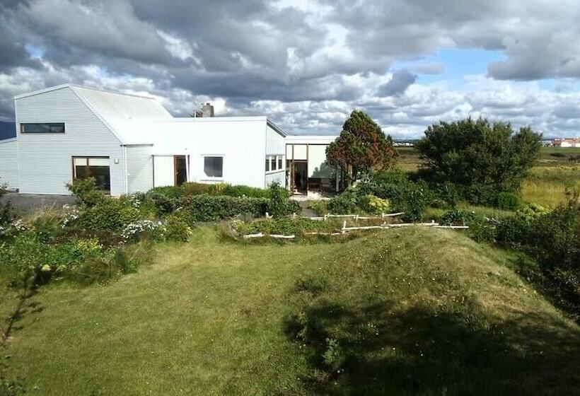 پانسیون Eyvindarholt Guesthouse