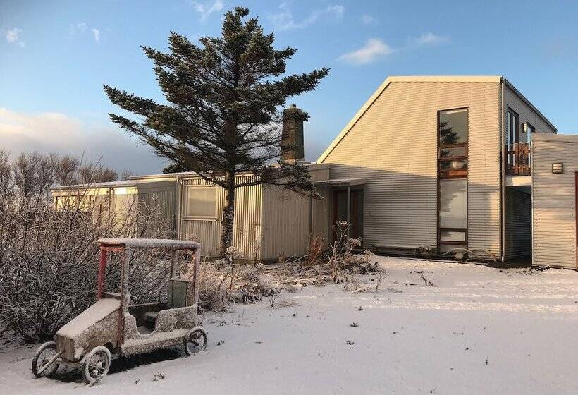 پانسیون Eyvindarholt Guesthouse