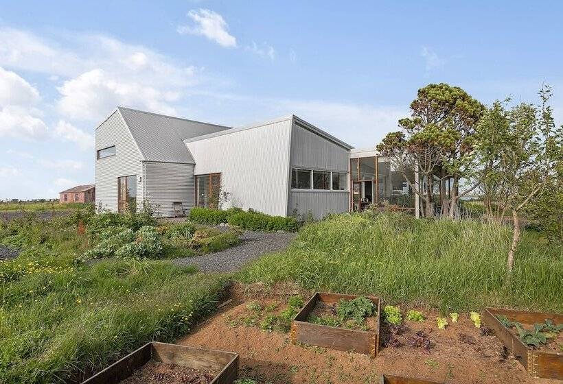 پانسیون Eyvindarholt Guesthouse