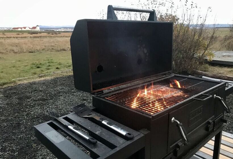 پانسیون Eyvindarholt Guesthouse