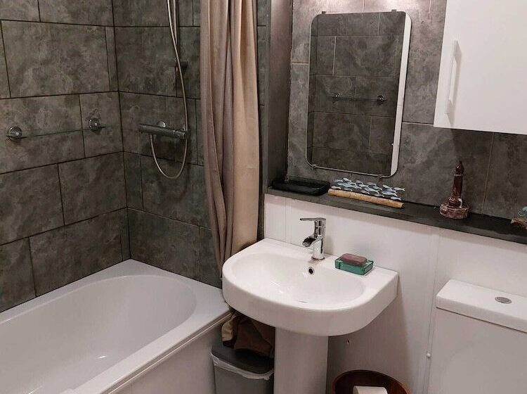 פנסיון Owl House