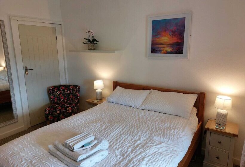 פנסיון Owl House