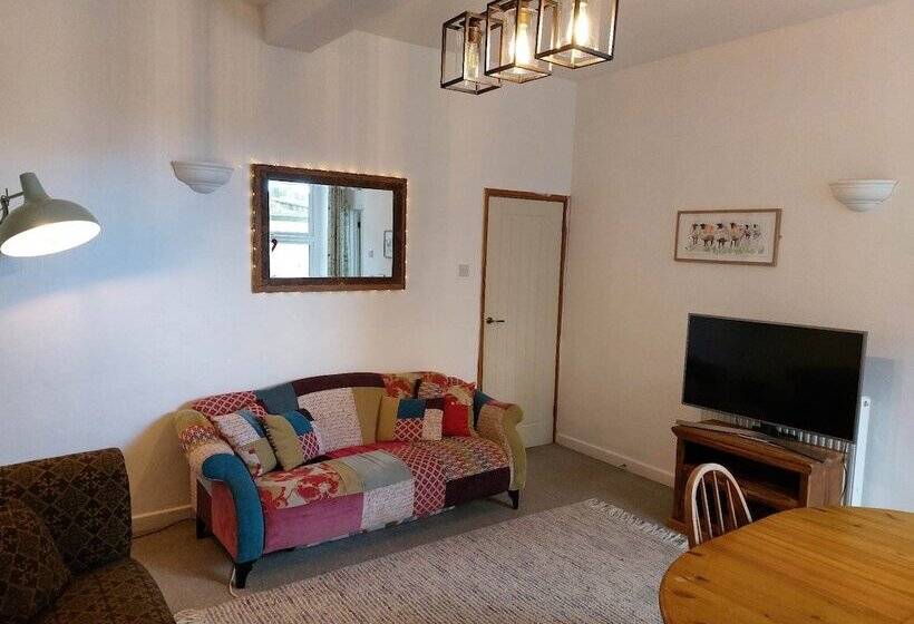 פנסיון Owl House