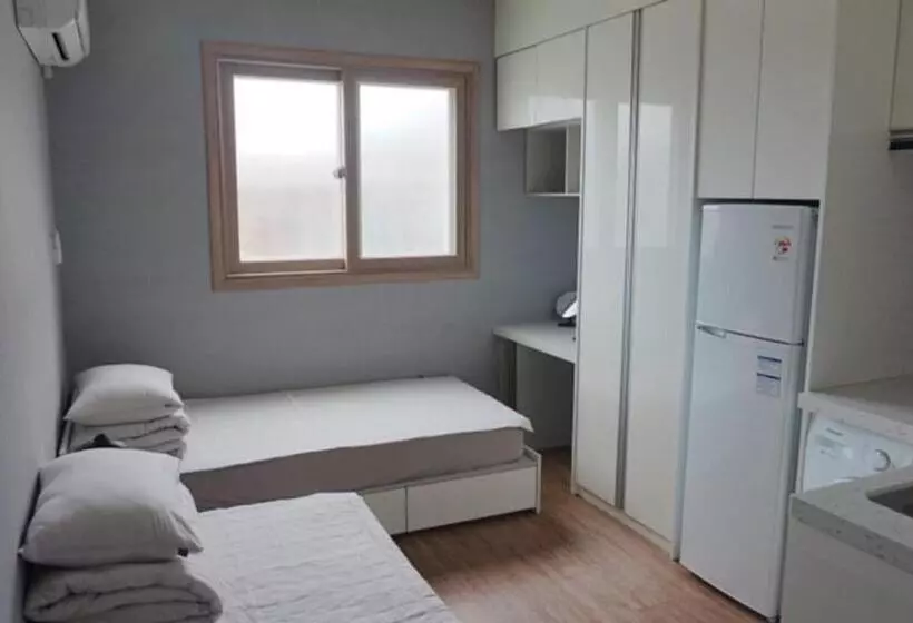 Retkeilymaja Sh Guesthouse