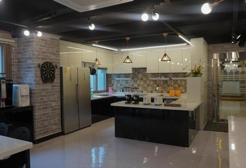 Albergue Sh Guesthouse